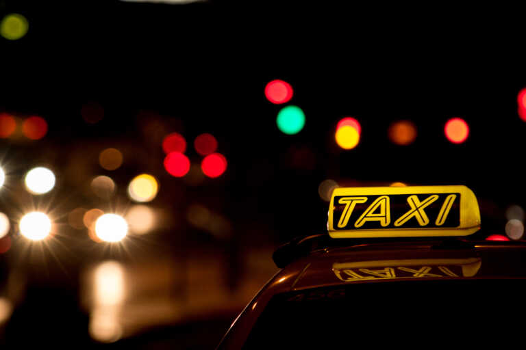 «Δουλέψεις δεν δουλέψεις θέλουν 3.000 ευρώ από εμάς» - Οδηγοί ταξί εξηγούν τους λόγους της απεργίας