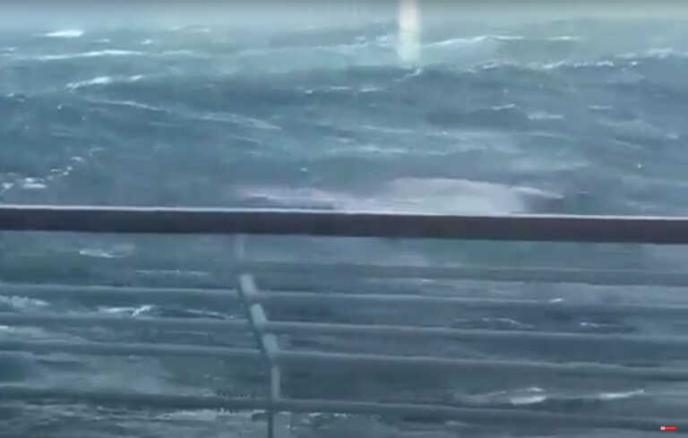 Κρουαζιερόπλοιο... του τρόμου στον Βισκαϊκό κόλπο - «Πολιορκία» από κύματα 16 μέτρων και 100 τραυματίες - Βίντεο ντοκουμέντο