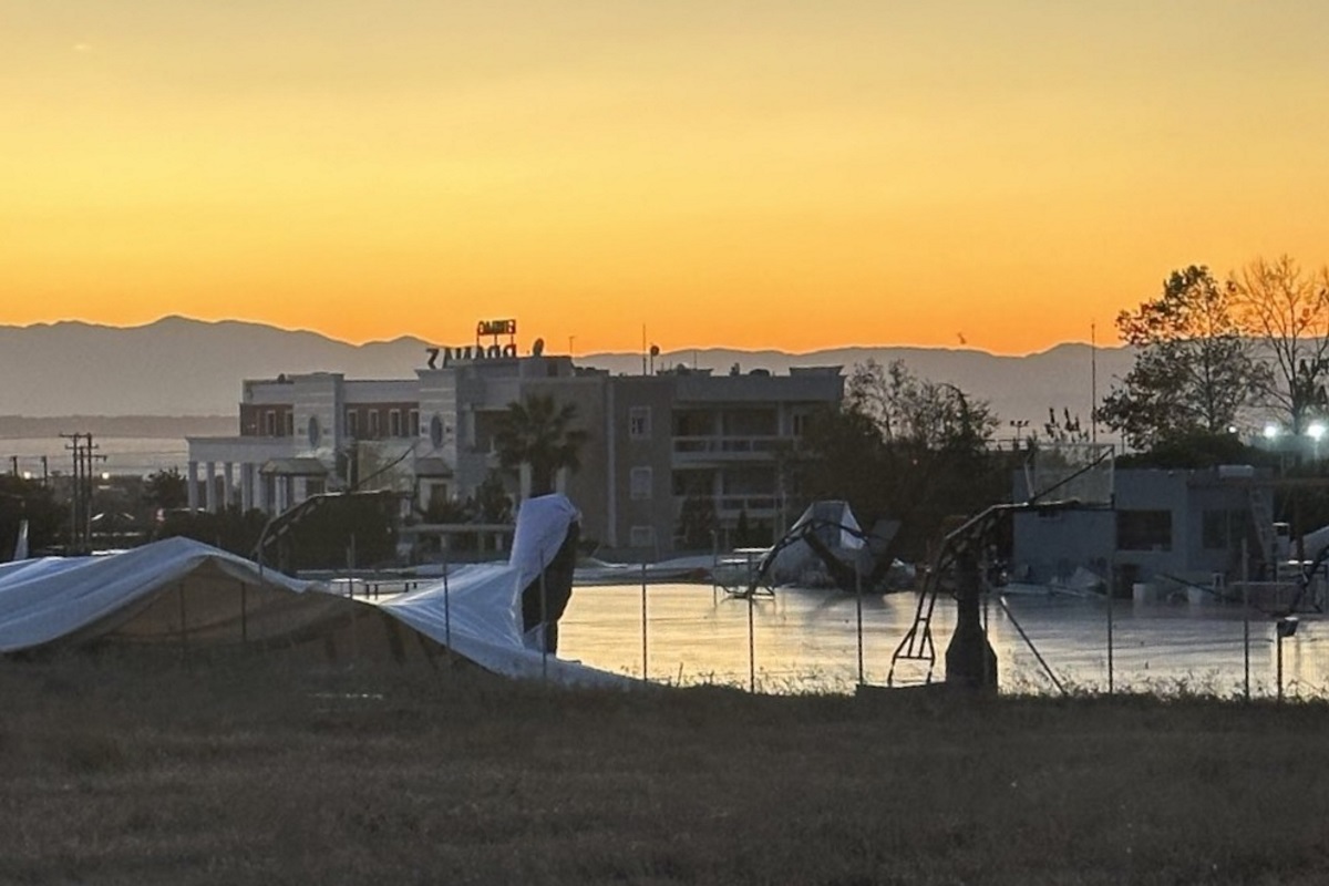 Καιρός – Θεσσαλονίκη:  Τεράστιες οι ζημιές από τον αέρα στο Basketball AirDome της Θεσσαλονίκης