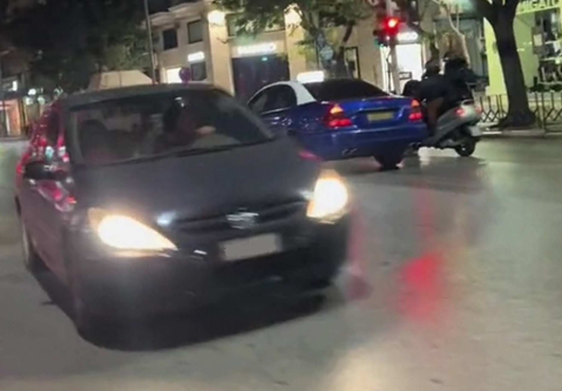 Θεσσαλονίκη: Viral το βίντεο στο TikTok με αυτοκίνητο να πηγαίνει ανάποδα στην Τσιμισκή