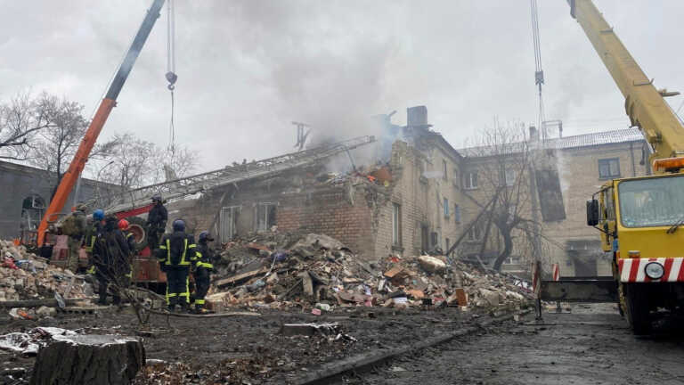 Ρωσικό σφυροκόπημα σε τρεις πόλεις στην Ουκρανία - Ένας νεκρούς και τρεις τραυματίες από τους βομβαρδισμούς