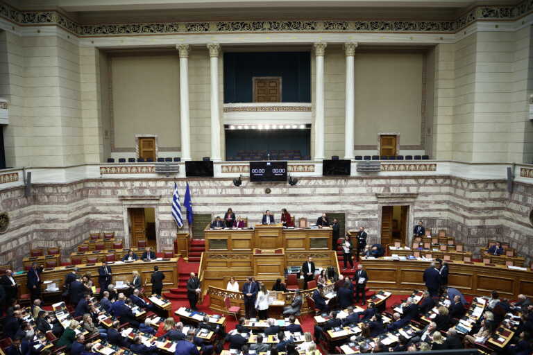 Απορρίφθηκε από την Ολομέλεια της Βουλής η σύσταση προκαταρκτικής επιτροπής για τη σύμβαση 717 – «Μαραθώνια» συνεδρίαση 15 ωρών