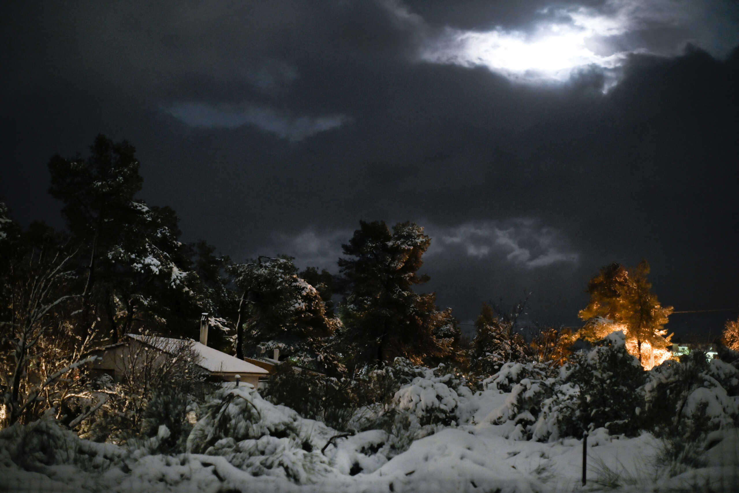 Καιρός – Ιωάννινα: Χιονίζει σε Τζουμέρκα και Μέτσοβο – Προβλήματα από τους ισχυρούς ανέμους στην Πρέβεζα