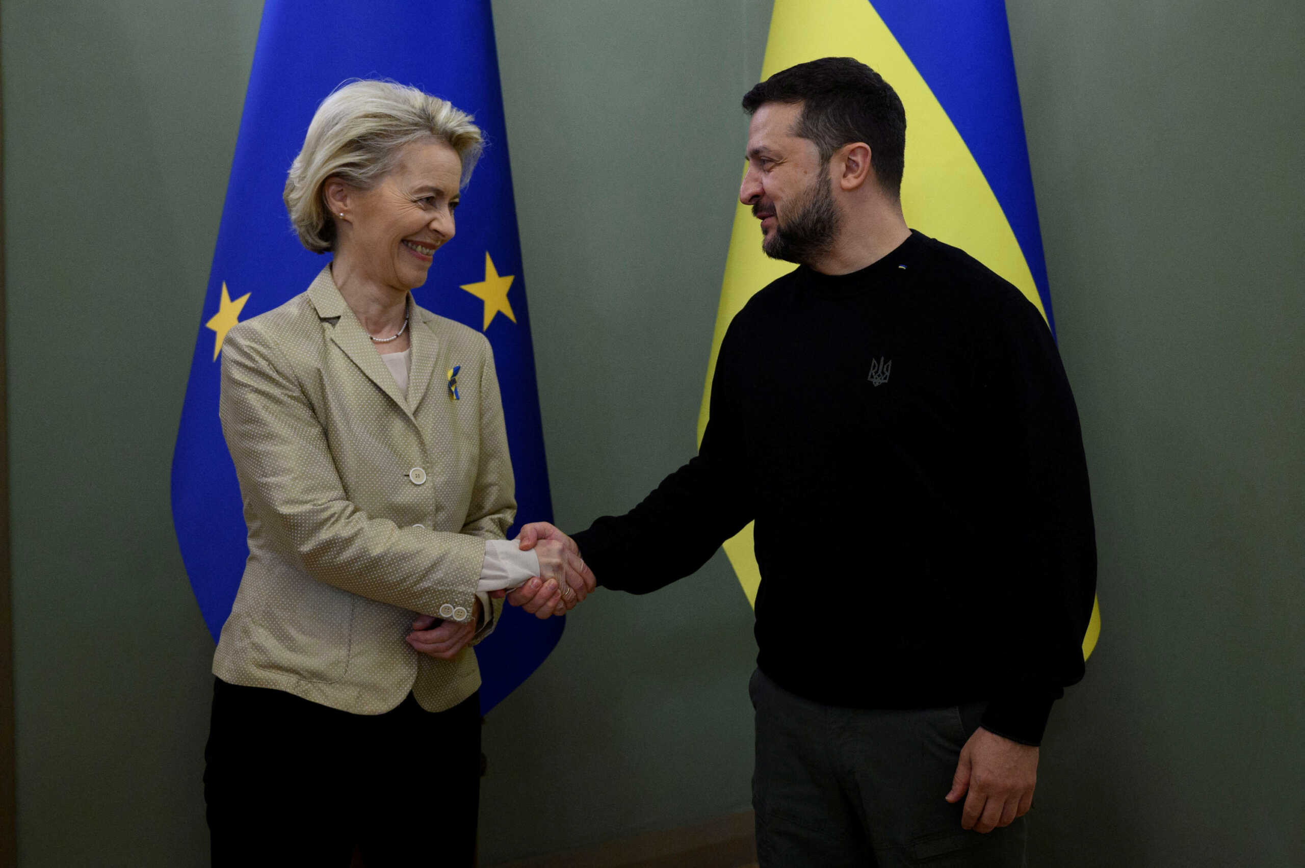 Ukraine's President Volodymyr Zelenskiy and European Commission President Ursula von der Leyen shake hands before a meeting, amid Russia's attack on Ukraine, in Kyiv, Ukraine November 4, 2023. Ukrainian Presidential Press Service