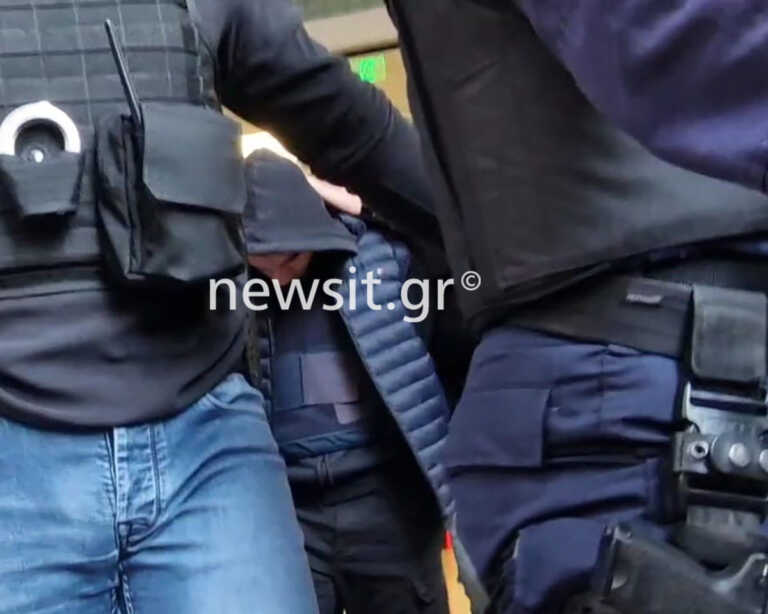 Προθεσμία για να απολογηθεί πήρε ο 18χρονος που ομολόγησε τη δολοφονική επίθεση στον αστυνομικό στου Ρέντη