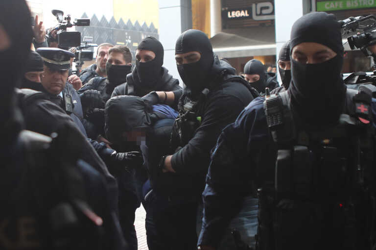 DNA και πυρίτιδα «δείχνουν» συμμετοχή του αδερφού του 18χρονου στα επεισόδια στου Ρέντη – Στο «μικροσκόπιο» και ο μάνατζερ τράπερ
