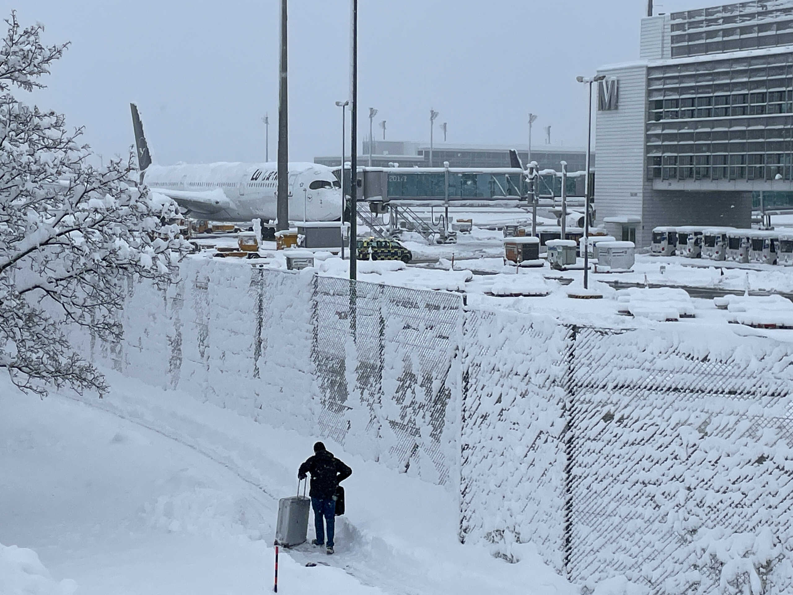 Γερμανία: Άνοιξε το αεροδρόμιο του Μονάχου – Είχε κλείσει λόγω της σφοδρής χιονόπτωσης