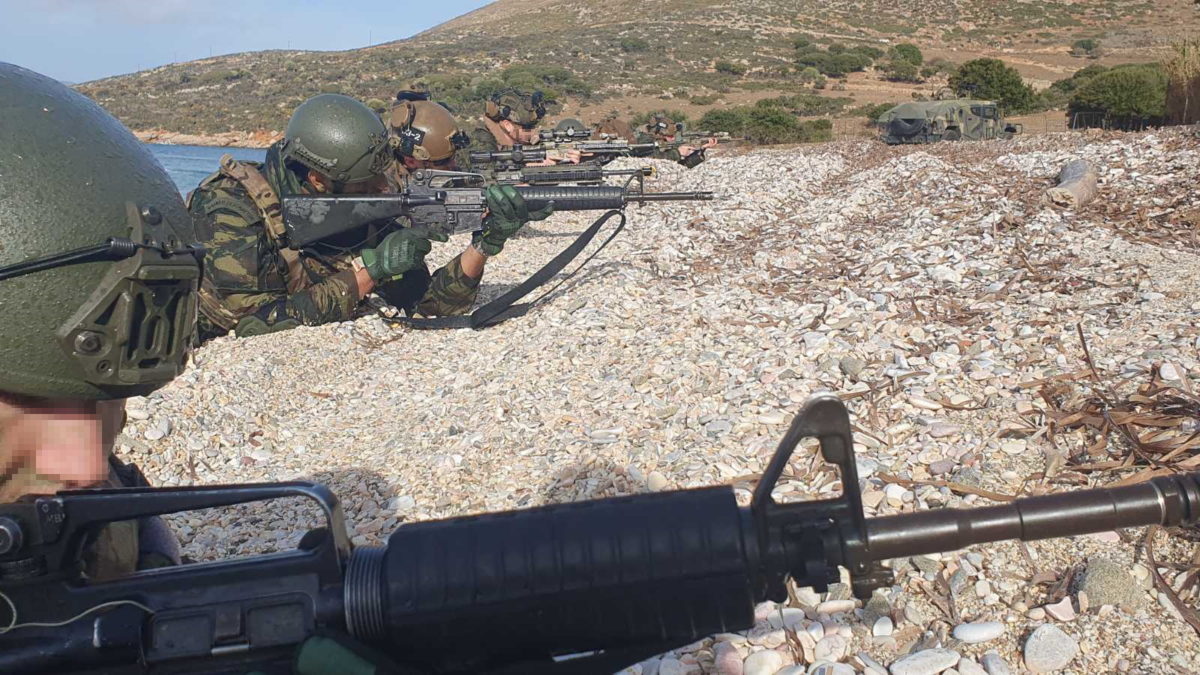 Συνεκπαίδευση Ελλάδας – ΗΠΑ στη Σκύρο: Εντυπωσιακές εικόνες από τις στρατιωτικές ασκήσεις