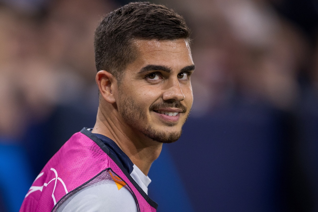 epa10898028 Andre Silva of Real Sociedad looks on during the UEFA Champions League soccer match between RB Salzburg and Real Sociedad, in Salzburg, Austria, 03 October 2023.  EPA