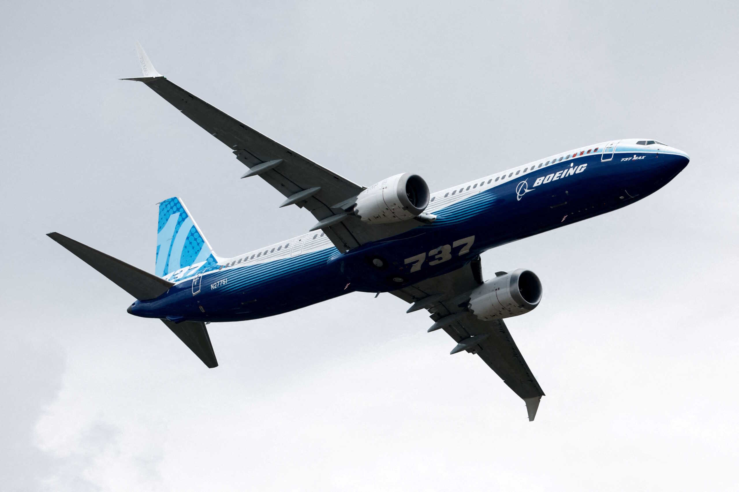 FILE PHOTO: A Boeing 737 MAX-10 performs a flying display at the 54th International Paris Airshow at Le Bourget Airport near Paris, France, June 20, 2023. REUTERS