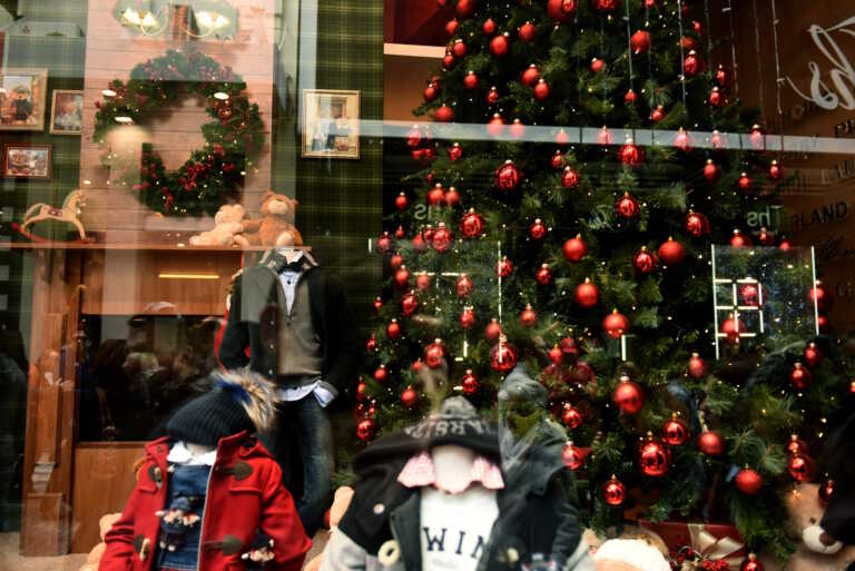 Xριστούγεννα: Ξεκινά σήμερα το εορταστικό ωράριο – Οι μέρες και ώρες που είναι ανοιχτά τα εμπορικά στην Αθήνα