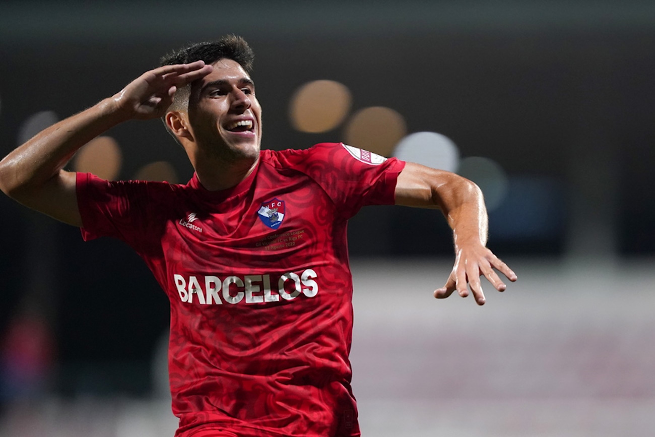 epa10116473 Gil Vicente’s Fran Navarro celebrates after scoring a goal against Riga during their UEFA Europa Conference League qualification soccer match, held at Municipal de Barcelos stadium, in Barcelos, Portugal, 11 August  2022.  EPA