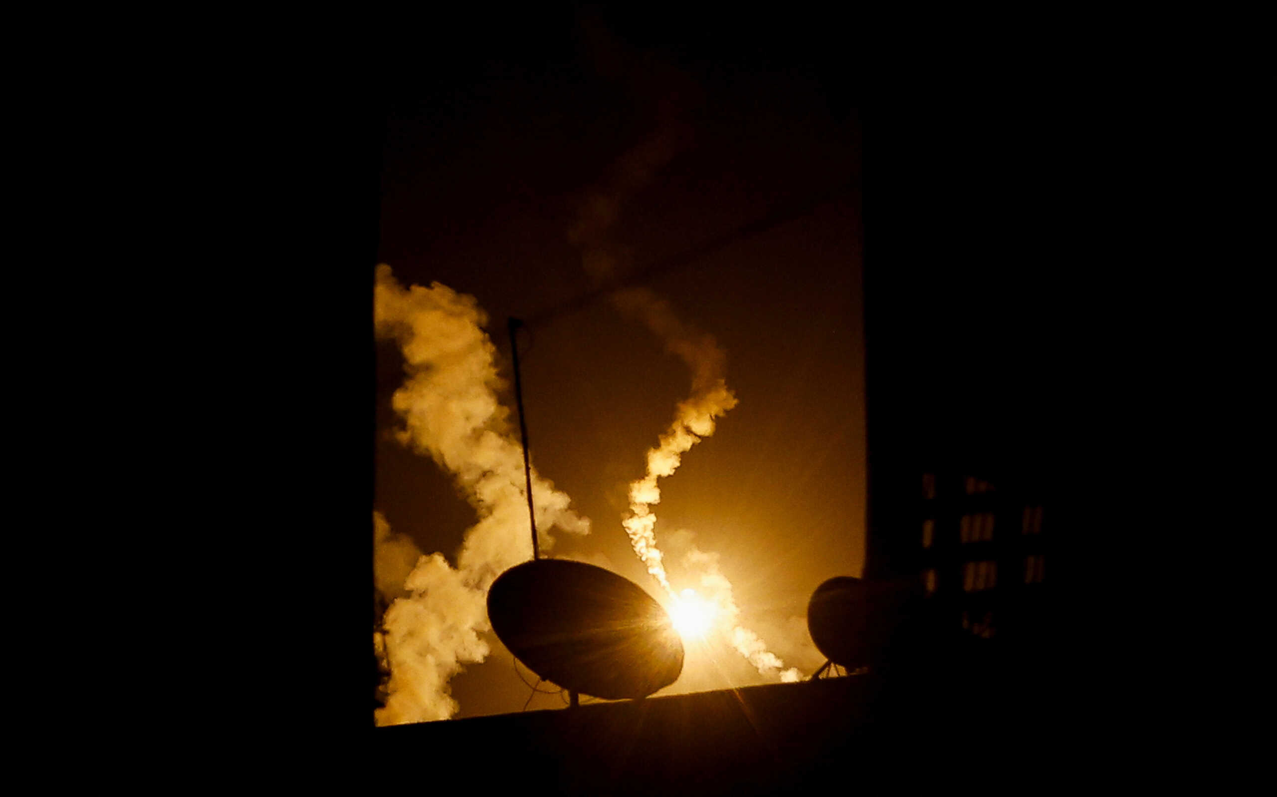 Flares fired by the Israeli military fly above Khan Younis, amid the ongoing conflict between Israel and the Palestinian Islamist group Hamas, in the southern Gaza Strip, December 3, 2023. REUTERS