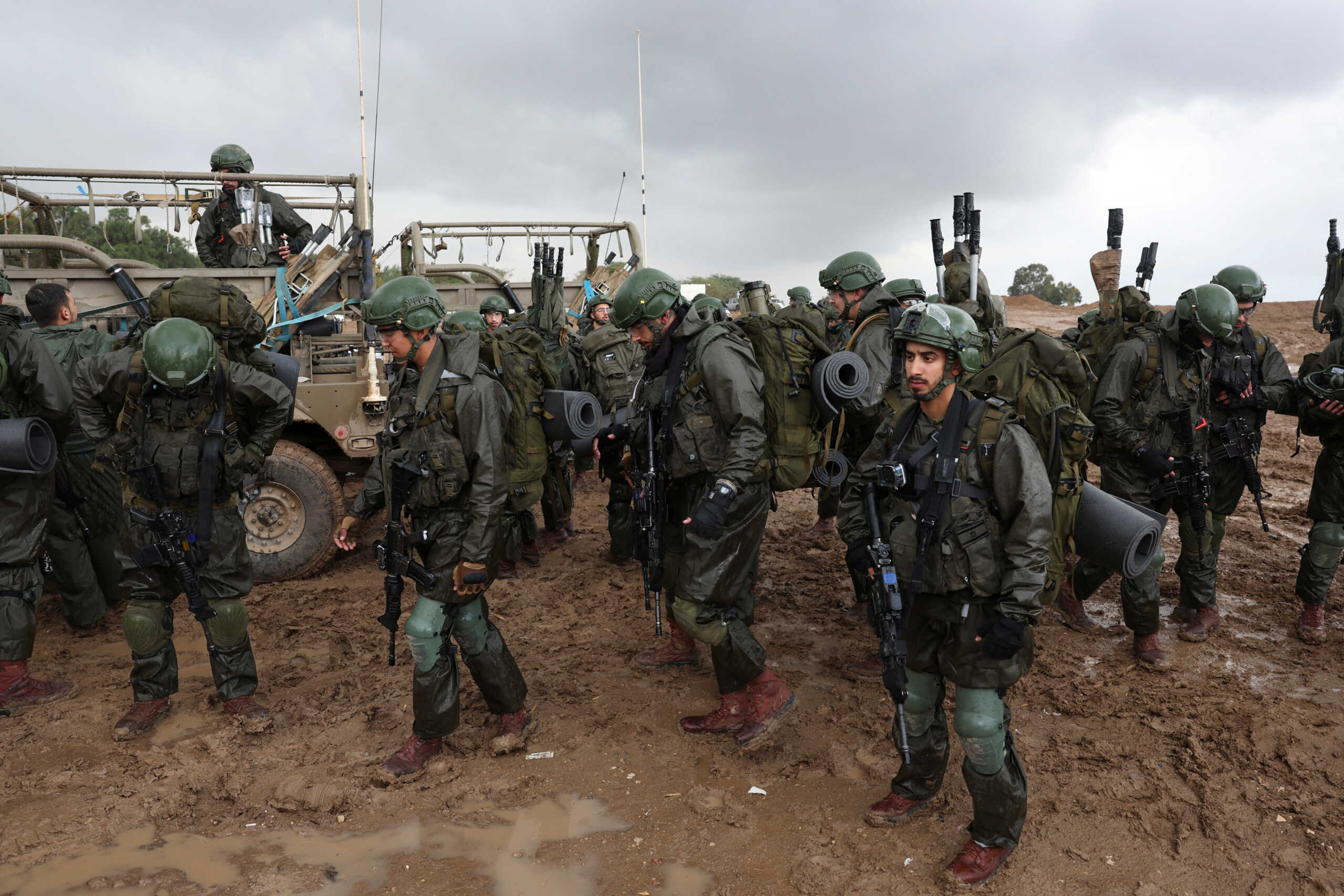 Israeli soldiers prepare to enter the Gaza Strip, amid the ongoing conflict between Israel and the Palestinian Islamist group Hamas, at Israel's border with Gaza in southern Israel, December 13, 2023. REUTERS
