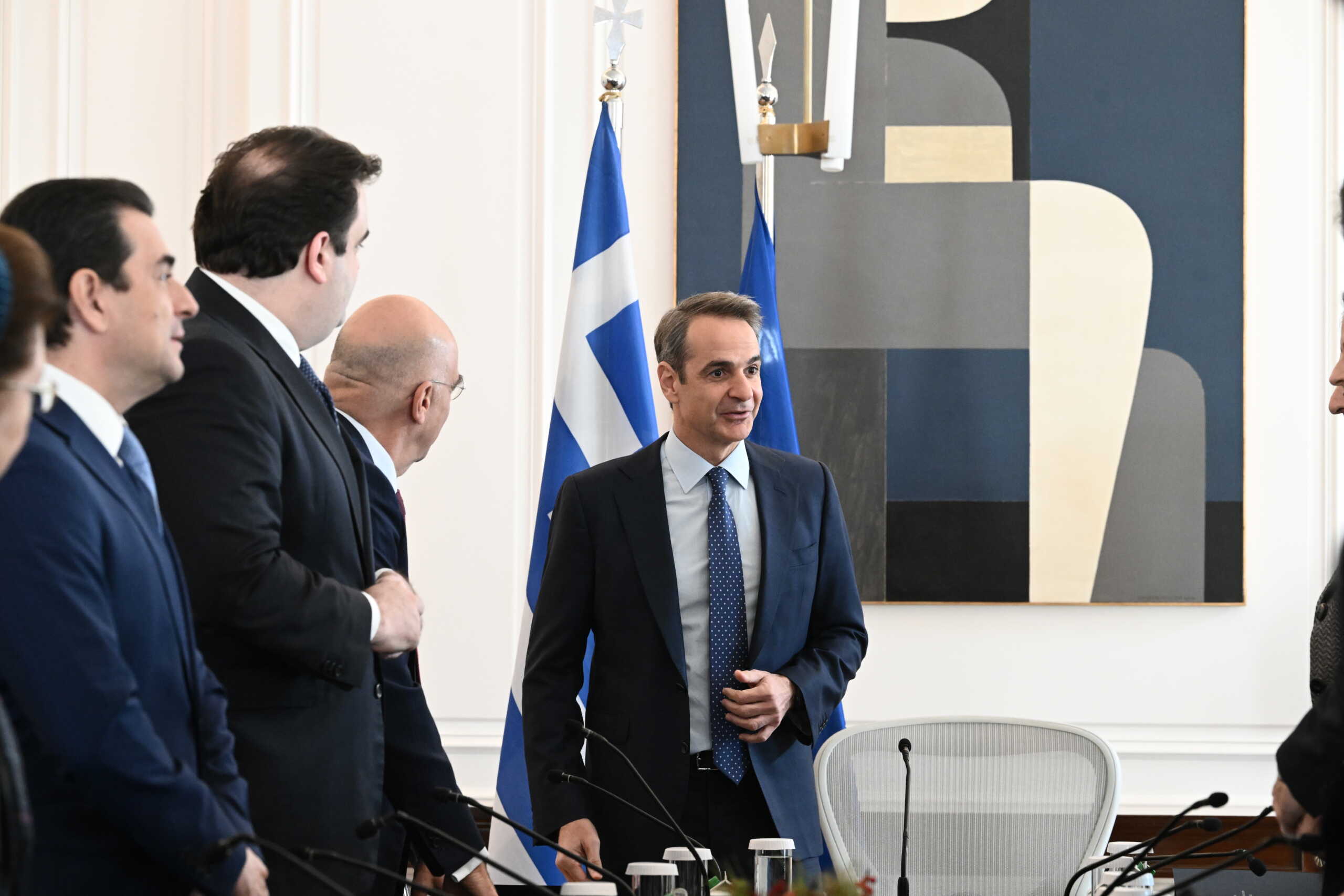 Συνεδρίαση του Υπουργικού Συμβουλίου στο Μέγαρο Μαξίμου υπό τον πρωθυπουργό Κυριάκο Μητσοτάκη, Τετάρτη 20 Δεκεμβρίου 2023. Κεντρικά θέματά του ήταν το νέο νομοσχέδιο για τα ιδιωτικά πανεπιστήμια και οι πρωτοβουλίες για την αθλητική βία.
(ΤΑΤΙΑΝΑ ΜΠΟΛΑΡΗ