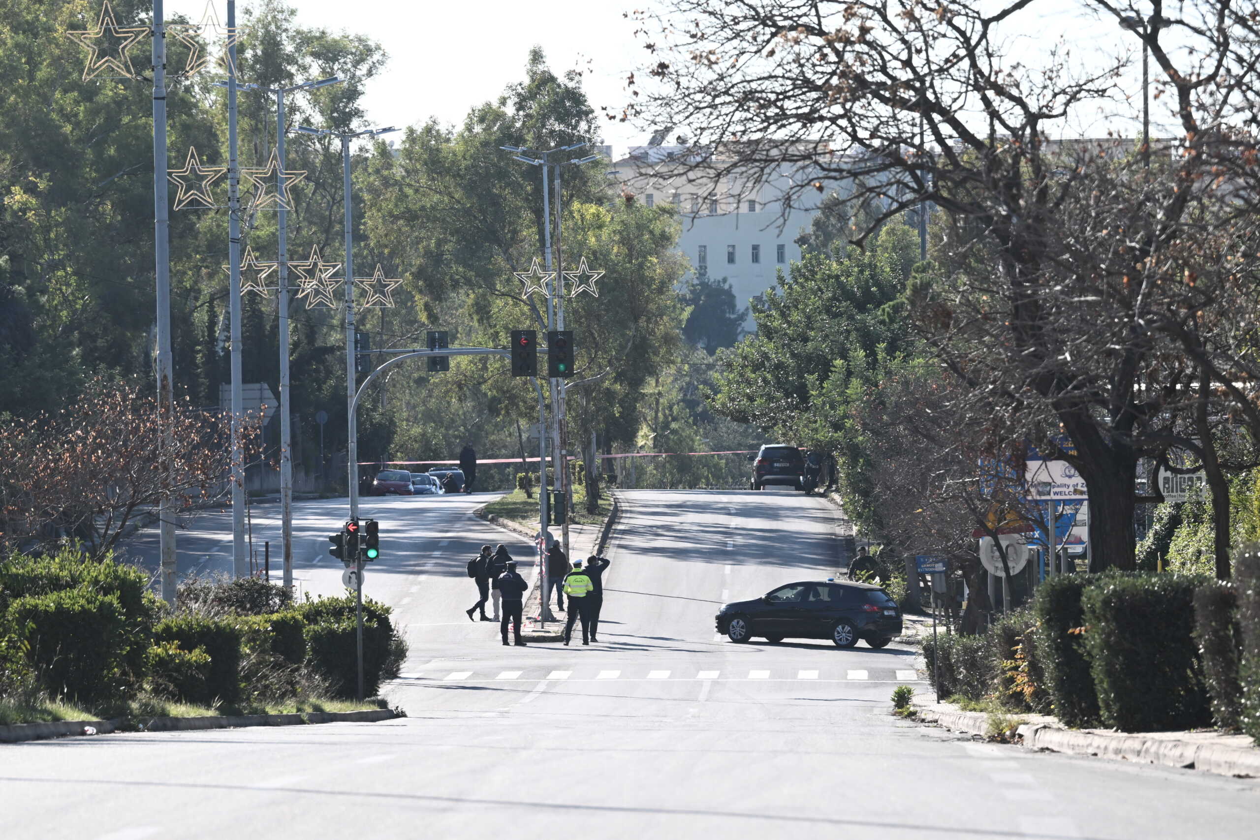 Εξουδετερώθηκε εκρηκτικός μηχανισμός κοντά στην Πολυτεχνειούπολη και στην έδρα των ΜΑΤ, Δευτέρα 18 Δεκεμβρίου 2023. Ο εκρηκτικός μηχανισμός βρίσκονταν σε σακούλα που άφησαν άγνωστοι επί της οδού Κοκκινοπούλου, κοντά στην έδρα των ΜΑΤ και πλησίον της Πολυτεχνειούπολης. Σύμφωνα με πληροφορίες, η ύποπτη σακούλα περιείχε ενεργή βόμβα η οποία εξουδετερώθηκε από τις αρμόδιες υπηρεσίες. Σημειώνεται πως άγνωστος τηλεφώνησε στο 100 στις 12.29, έκανε λόγο για εκρηκτικό μηχανισμό και έδωσε χρονικό περιθώριο 45 λεπτά. 
(ΤΑΤΙΑΝΑ ΜΠΟΛΑΡΗ