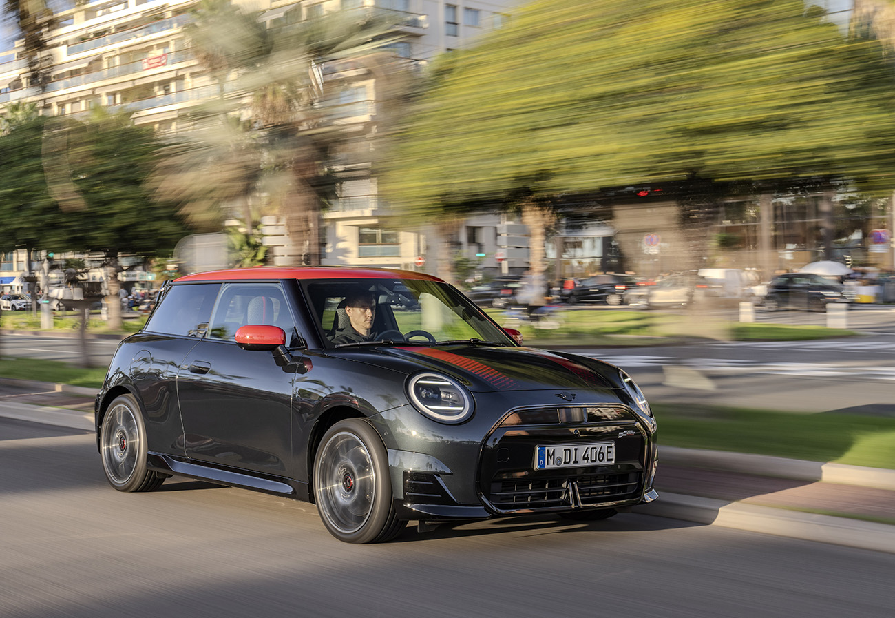 Το νέο MINI Cooper SE σε έκδοση JCW: Αμιγώς ηλεκτρικό με σπορ εμφάνιση