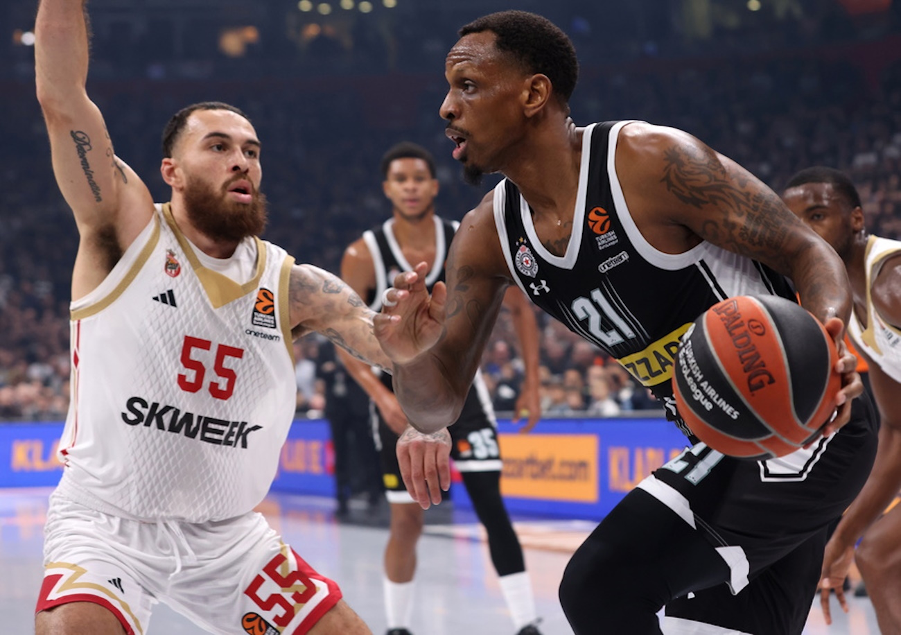 epa11012891 Partizan's James Nunnally (R) in action against Monaco's Mike James (L) during the Euroleague basketball match between Partizan Belgrade and AS Monaco in Belgrade, Serbia, 05 December 2023.  EPA