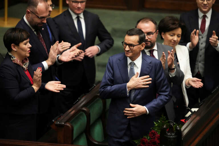 Πολωνία: Ολοταχώς για κυβέρνηση υπό τον Ντόναλντ Τουσκ μετά την καταψήφιση του Μοραβιέτσκι