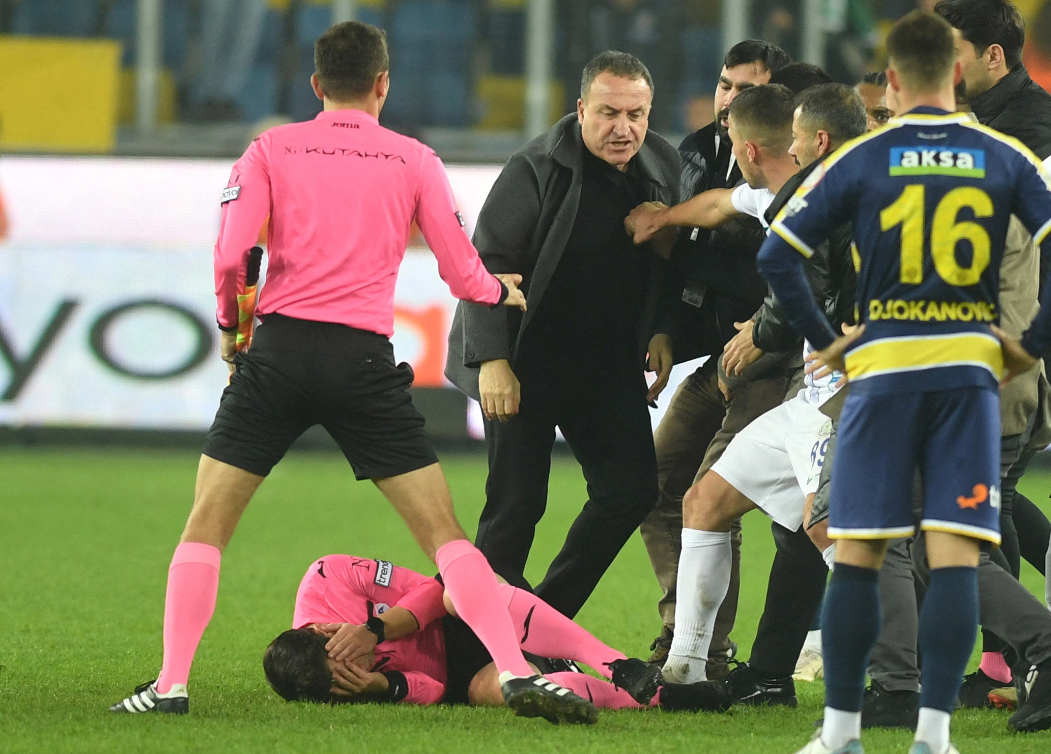 Soccer Football - Super Lig - MKE Ankaragucu v Caykur Rizespor - Eryaman Stadium - Ankara, Turkey - December 11, 2023 MKE Ankaragucu President Faruk Koca reacts as the referee Halil Umut Meler lies on the ground at the end of their Super Lig home match against Caykur Rizespor REUTERS