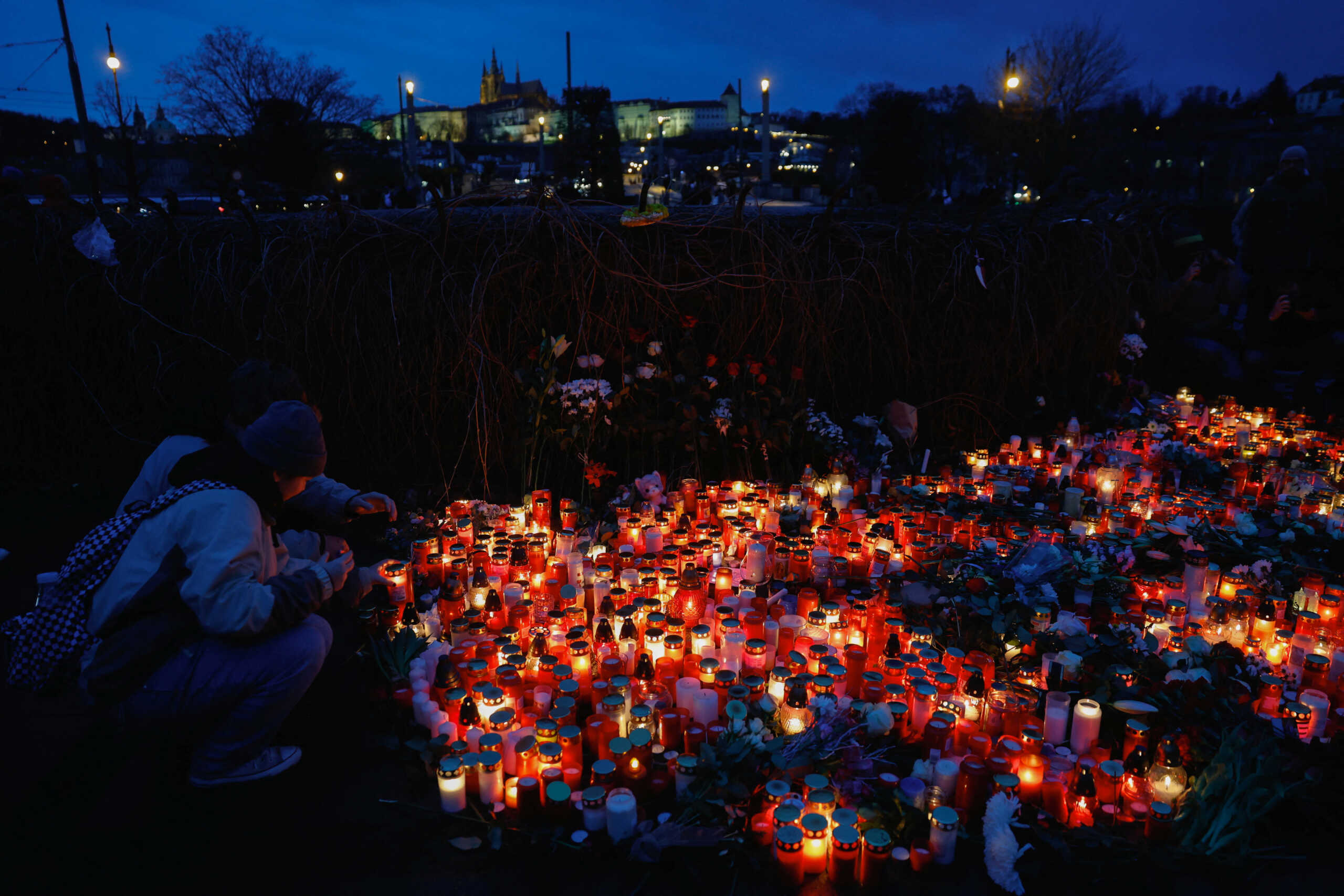 Μακελειό στην Πράγα: Φόβοι για συνεργάτιδα του δράστη που δεν έχει συλληφθεί ακόμη