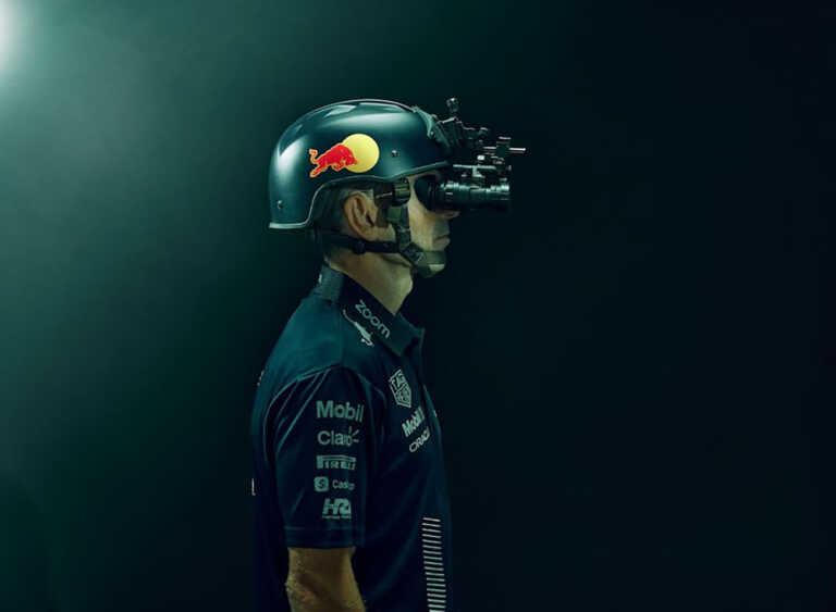 Η THEON INTERNATIONAL συνεργάζεται με τη Magenta Films για να πραγματοποιήσει ένα pit stop στο απόλυτο σκοτάδι με την κορυφαία ομάδα της Formula 1