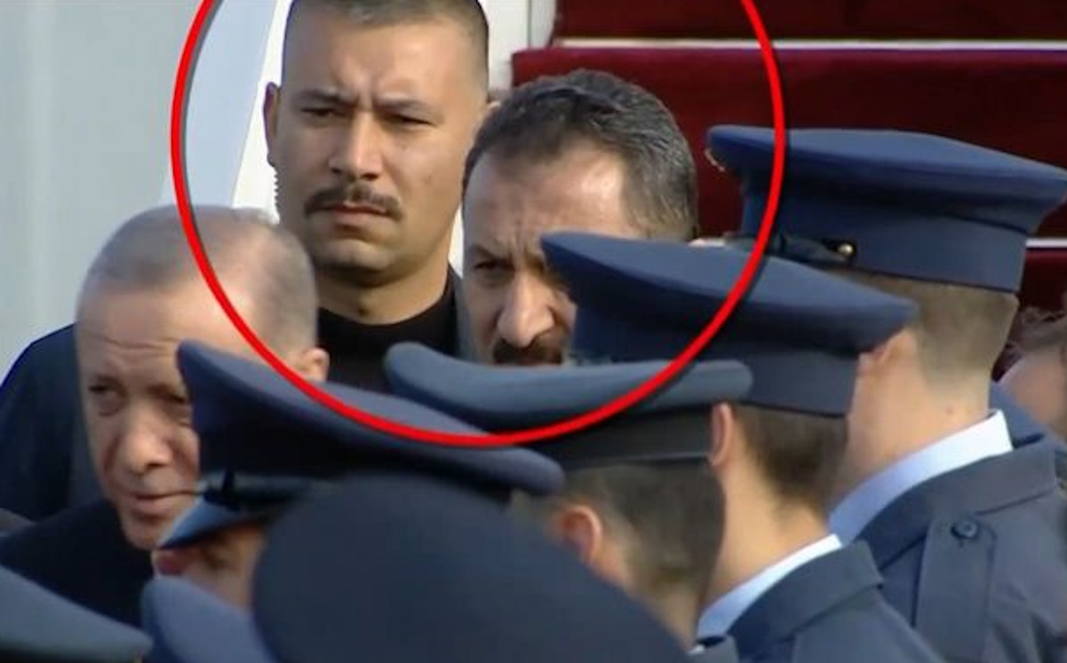 Ρετζέπ Ταγίπ Ερντογάν: Ο δίμετρος σωματοφύλακας – «σκιά» του Τούρκου προέδρου στην Αθήνα