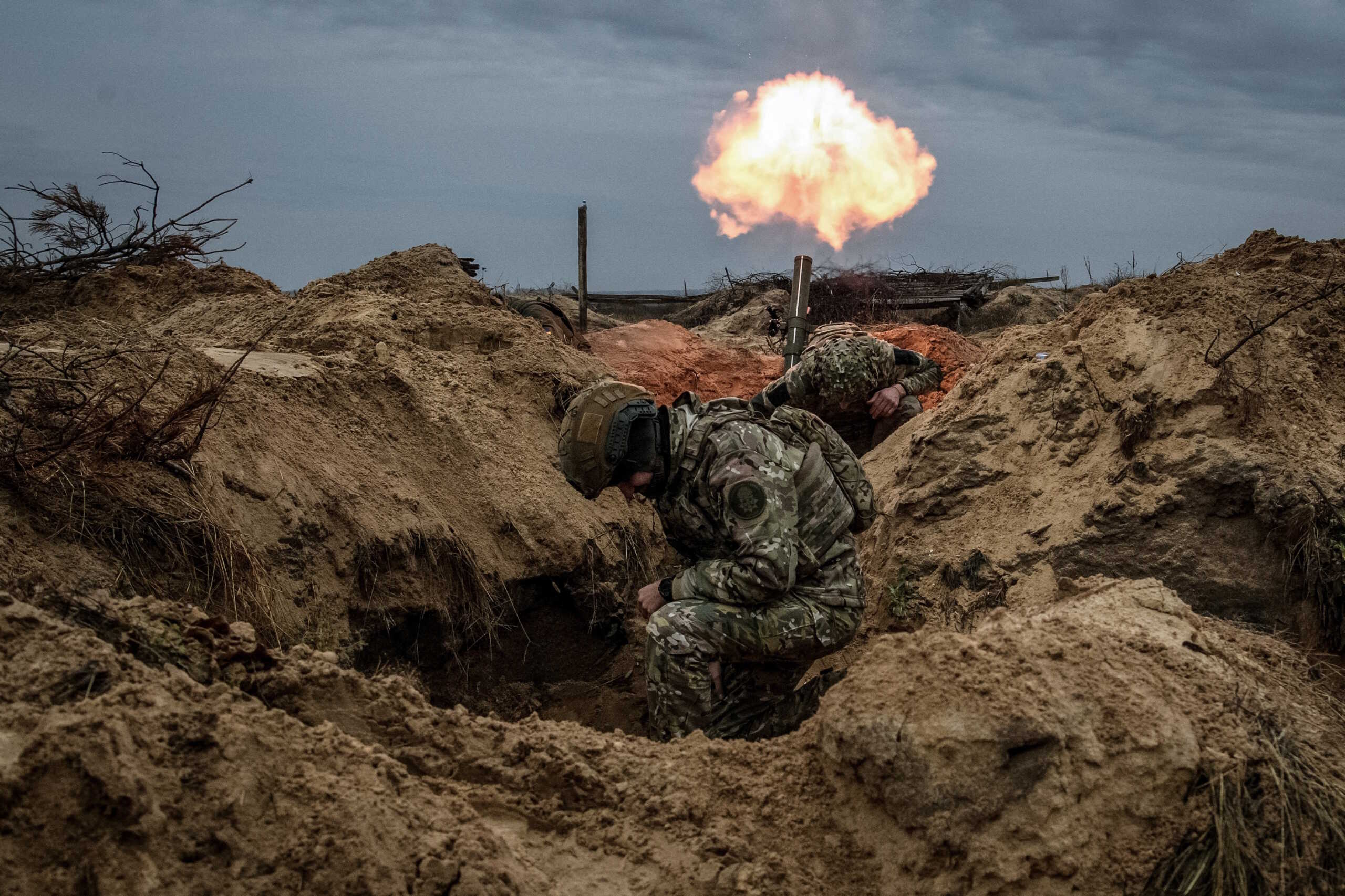 Ukrainian service members from a first presidential brigade Bureviy (Hurricane) of the National Guard of Ukraine fire a mortar during an exercise, amid Russia's attack on Ukraine, in Kyiv region, Ukraine November 8, 2023. REUTERS