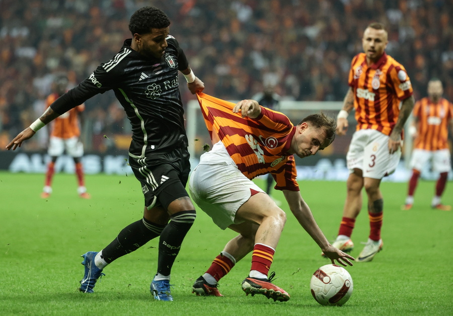 epa10931369 Kerem Akturkoglu (R) of Galatasaray in action against Valentin Rosier (L) of Besiktas during the Turkish Super League soccer match between Galatasaray SK and Besiktas JK in Istanbul, Turkey, 21 October 2023.  EPA