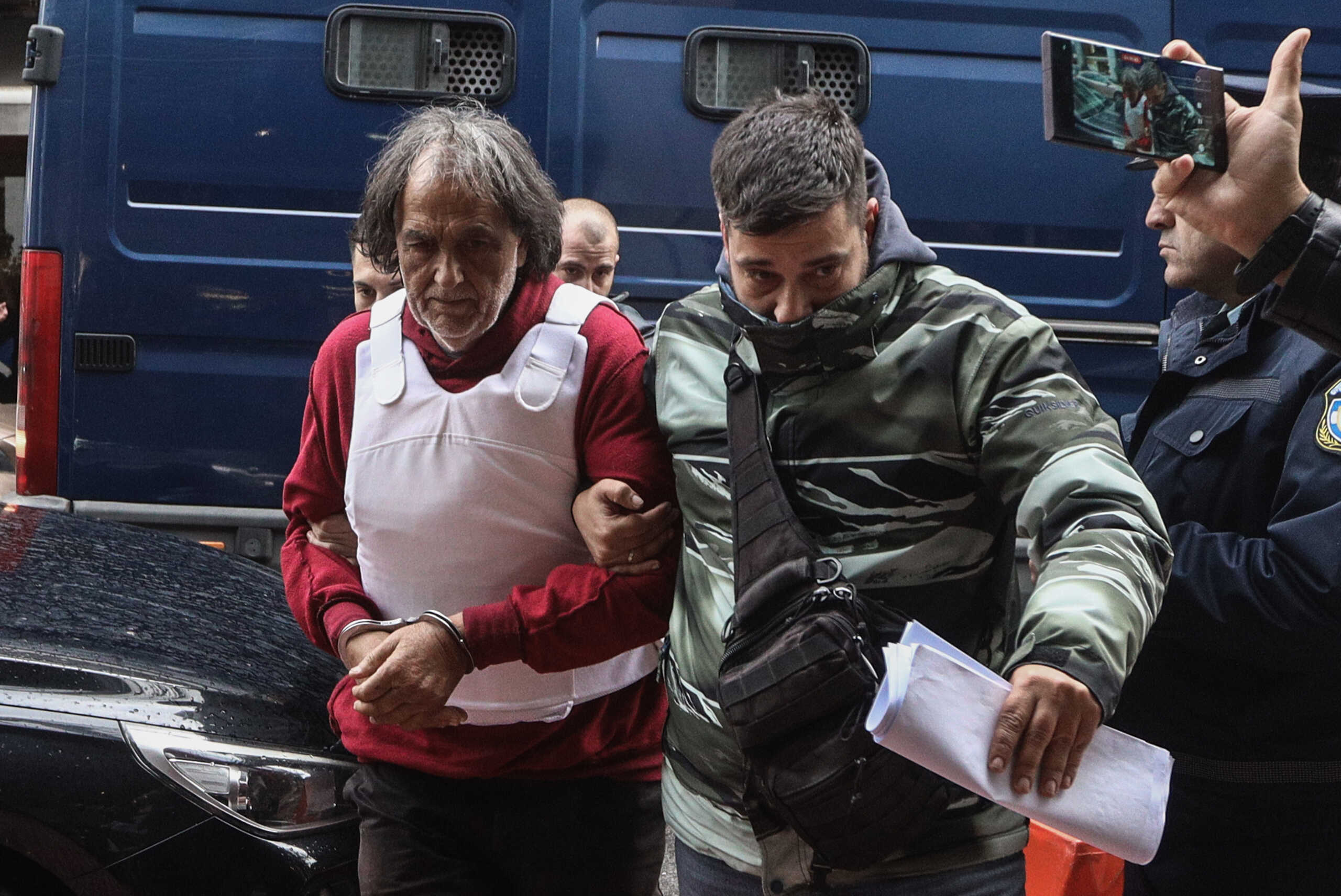 Απολογία στον εισαγγελέα του Πειραιά του 71χρονου που συνελήφθη για την δολοφονία 43χρονης γυναίκας στην Σαλαμίνα, Τετάρτη 6 Δεκεμβρίου 2023. 
(ΓΙΑΝΝΗΣ ΠΑΝΑΓΟΠΟΥΛΟΣ