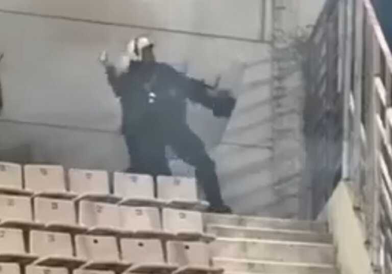 Βόλος - Ολυμπιακός: Βίντεο με αστυνομικό που φαίνεται να πετάει δακρυγόνο προς την εξέδρα