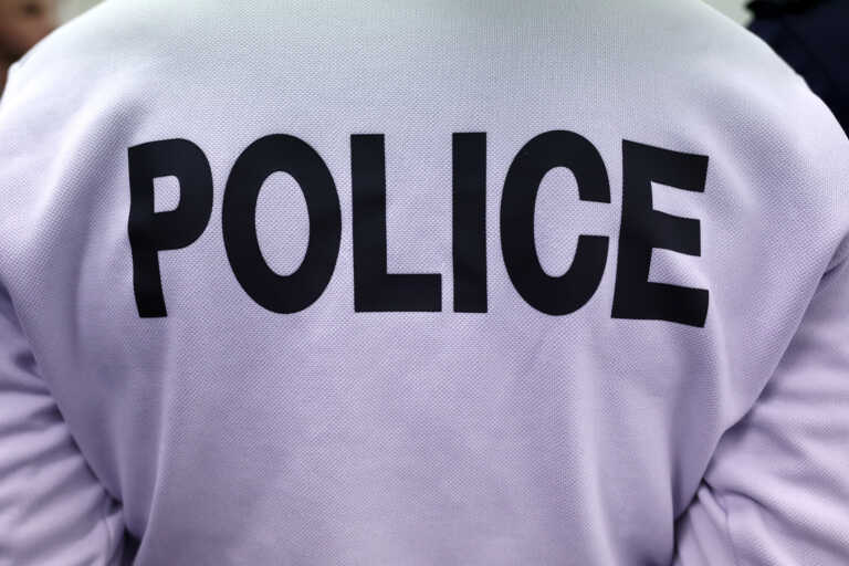 ΗΠΑ: Αποζημίωση 500.000 δολαρίων σε αστυνομικό που απολύθηκε γιατί έκανε σεξ με έξι συναδέλφους της