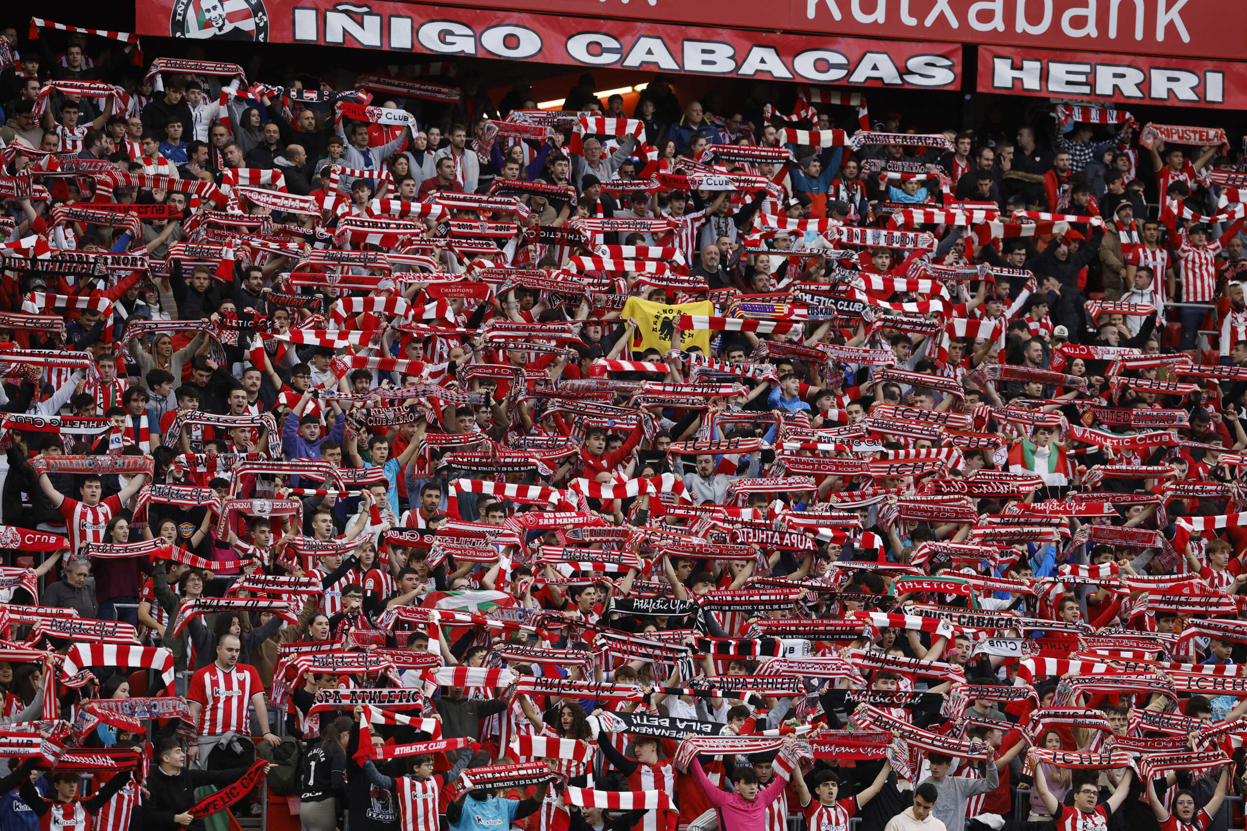 Soccer Football - LaLiga - Athletic Bilbao v Atletico Madrid - San Mames, Bilbao, Spain - December 16, 2023 Athletic Bilbao fans with scarves REUTERS