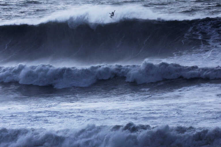 Νέα προειδοποίηση για πελώρια κύματα στην Καλιφόρνια - Μπορεί να φτάσουν τα 12 μέτρα