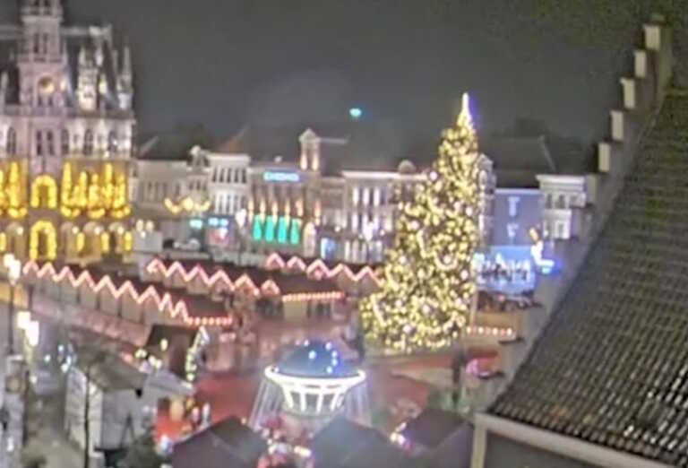 Χριστουγεννιάτικο δέντρο σε αγορά του Βελγίου παρασύρθηκε από ανέμους και σκότωσε μια γυναίκα
