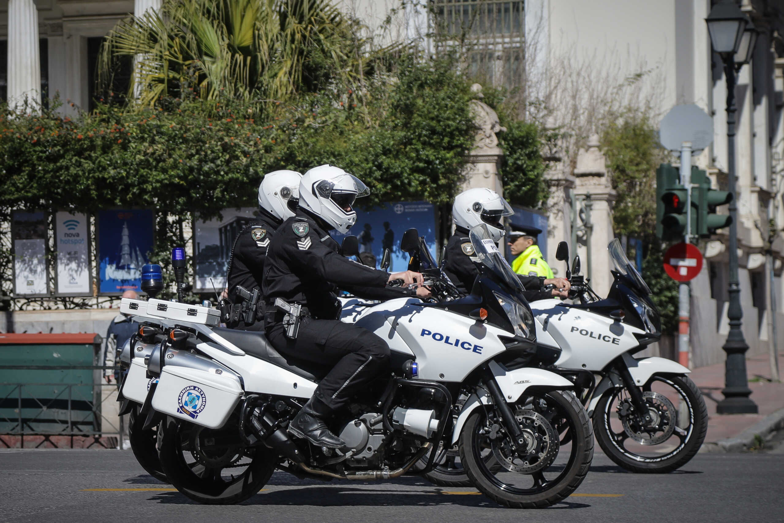 Ολυμπιακό Χωριό: Βανάκι παρέσυρε και εγκατέλειψε αστυνομικούς της ομάδας ΔΙΑΣ