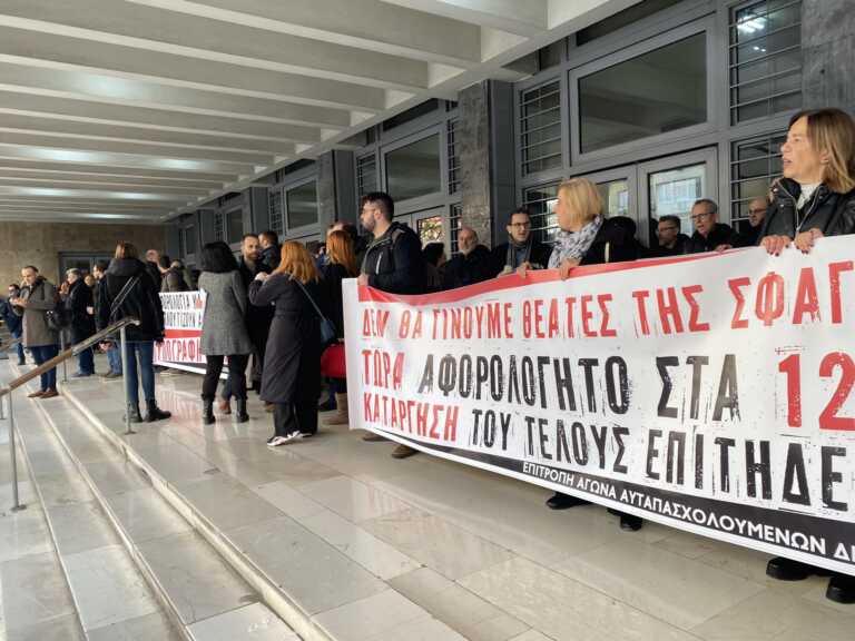 Εικόνες από τον αποκλεισμό του δικαστικού μεγάρου Θεσσαλονίκης από δικηγόρους που κάνουν αποχή