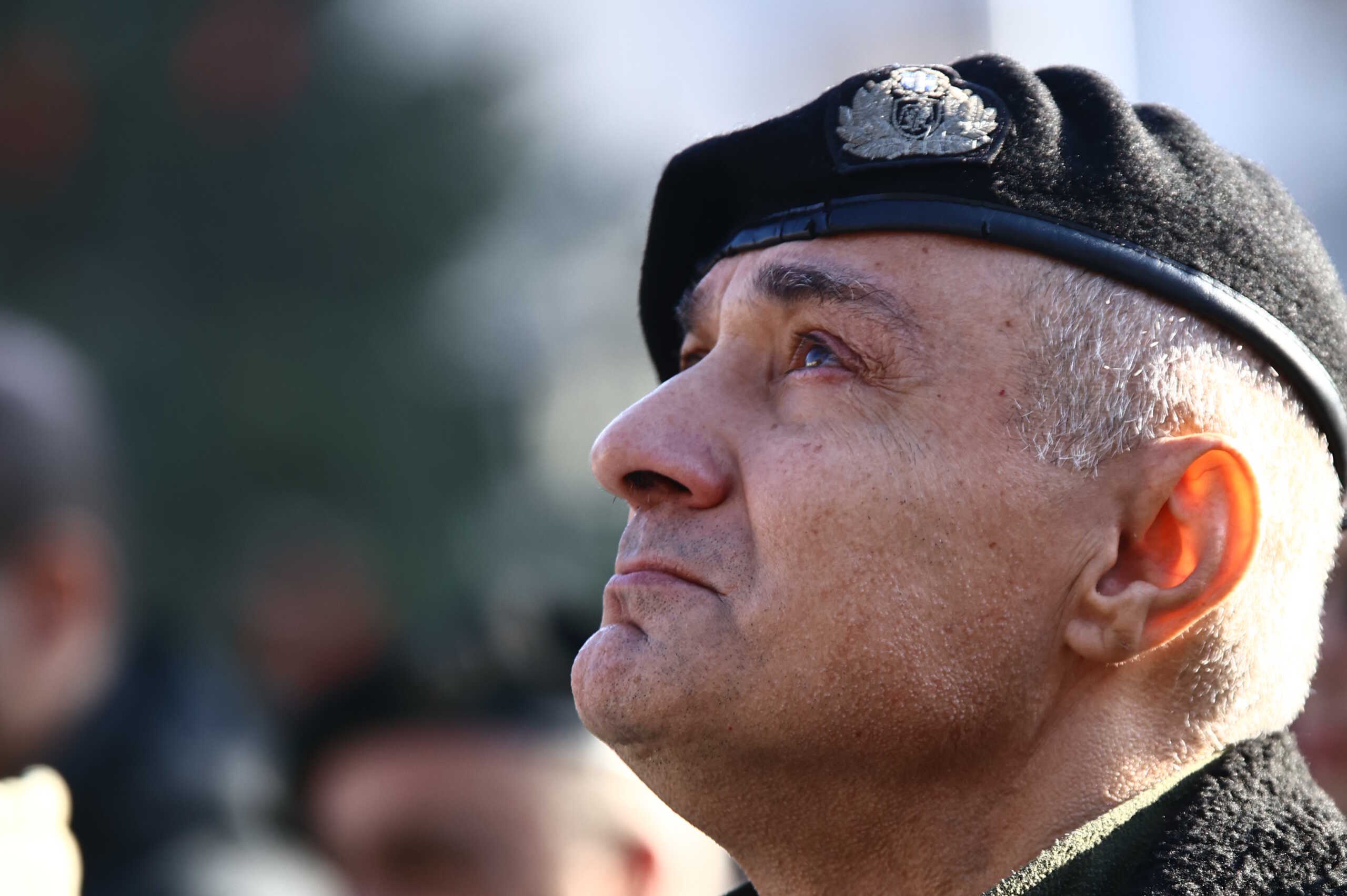 Εξόδιος ακολουθία του 31χρονου αστυνομικού Γιώργου Λυγγερίδη, στον Ιερό Ναό Αγίου Δημητρίου στη Θεσσαλονίκη, παρουσία του πρωθυπουργού Κυριάκου Μητσοτάκη, Παρασκευή 29 Δεκεμβρίου 2023. Ο 31χρονος αστυνομικός είχε χτυπηθεί από φωτοβολίδα κατά τη διάρκεια επεισοδίων, έξω από το κλειστό γυμναστήριο "Μελίνα Μερκούρη" στου Ρέντη, την ώρα που διεξαγόταν ο αγώνας βόλεϊ μεταξύ Ολυμπιακού και Παναθηναϊκού. 
(ΡΑΦΑΗΛ ΓΕΩΡΓΙΑΔΗΣ