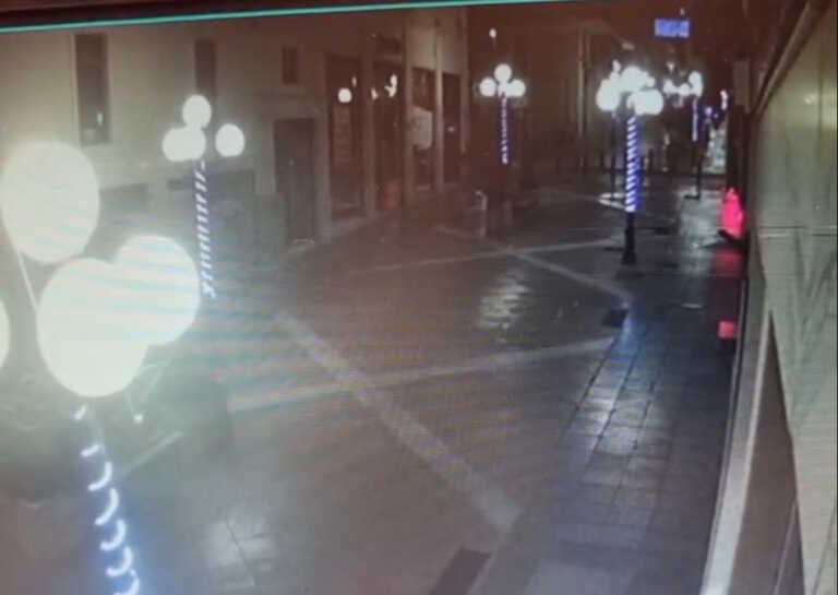 Βίντεο από τη στιγμή της μεγάλης έκρηξης στο κέντρο του Πειραιά