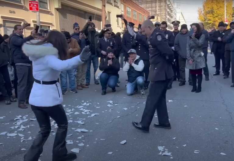 Έλληνας αστυνομικός διοικητής της Νέας Υόρκης συνταξιοδοτήθηκε με ζειμπέκικα, νησιώτικα και σπάσιμο πιάτων