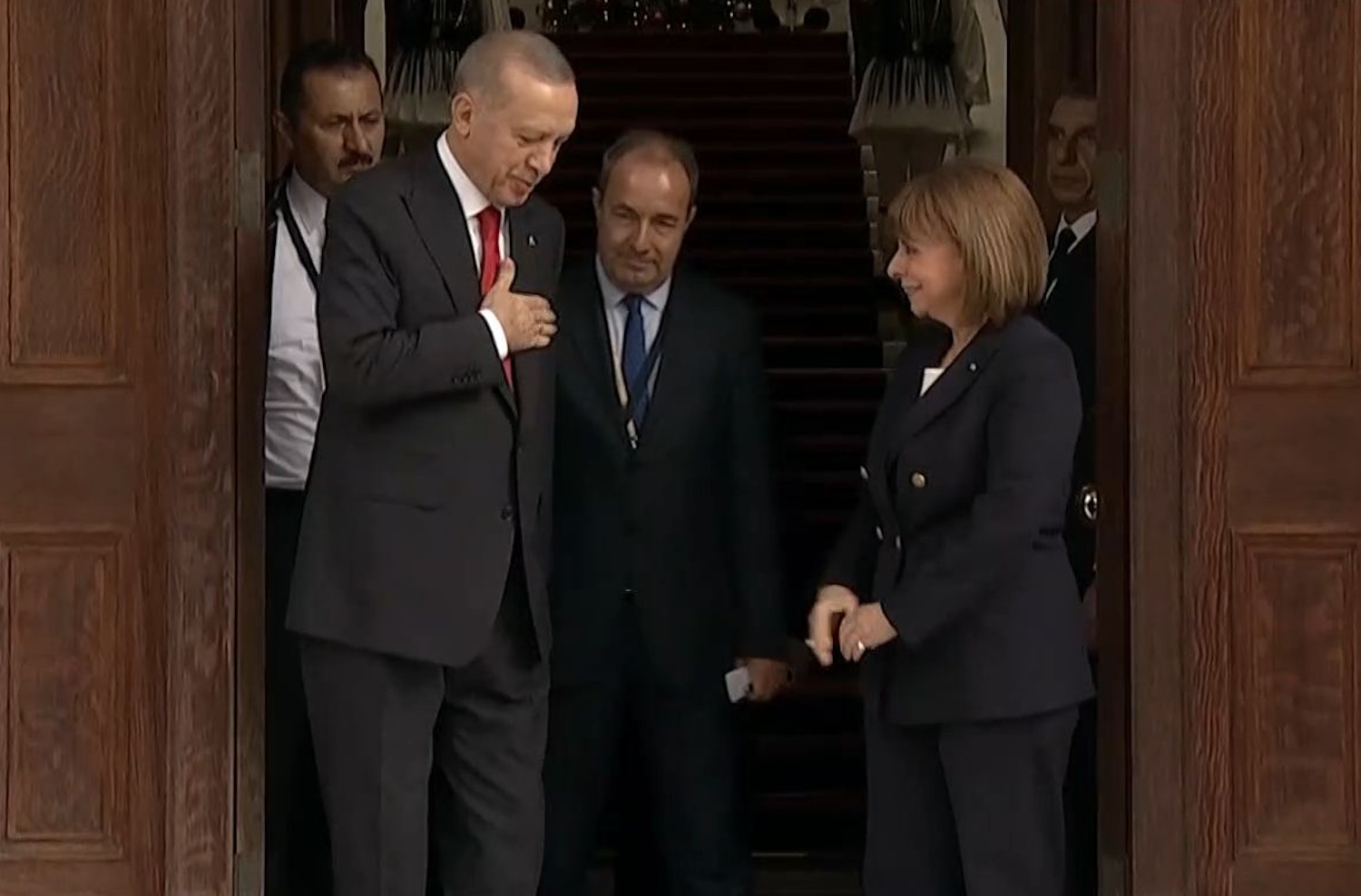 Επίσκεψη Ερντογάν: Η χειρονομία του Τούρκου προέδρου μετά τη συνάντηση με την Κατερίνα Σακελλαροπούλου