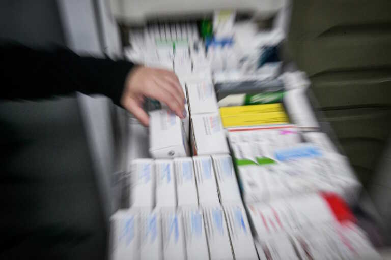 Οδηγίες τους ΕΟΦ στους γιατρούς για τη χρήση φαρμάκου για τη χοληστερίνη μετά από αναφορές για προβλήματα