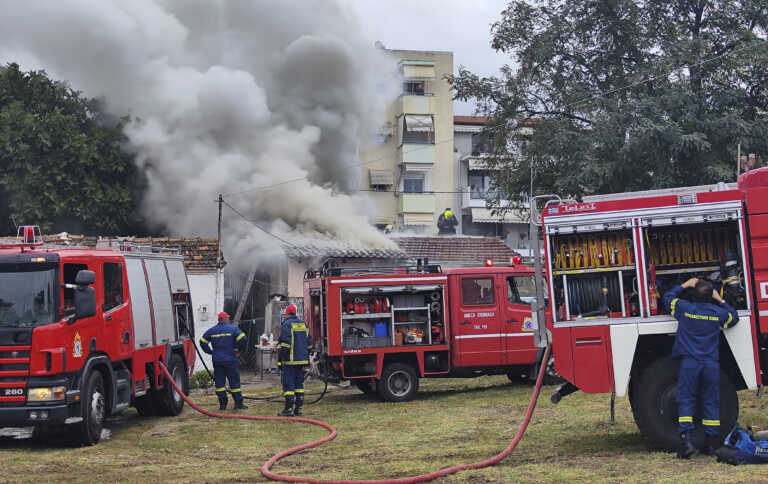 Στο νοσοκομείο ένοικος μετά από φωτιά στο διαμέρισμά του στη Θεσσαλονίκη