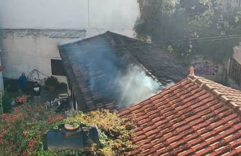 Σώθηκε γιαγιά από τη φωτιά που εκδηλώθηκε σπίτι της - Εικόνες από την επιχείρηση στο Άργος