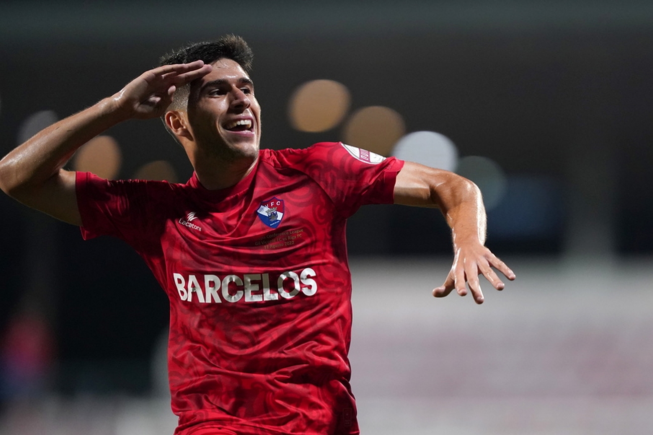 epa10116473 Gil Vicente’s Fran Navarro celebrates after scoring a goal against Riga during their UEFA Europa Conference League qualification soccer match, held at Municipal de Barcelos stadium, in Barcelos, Portugal, 11 August  2022.  EPA