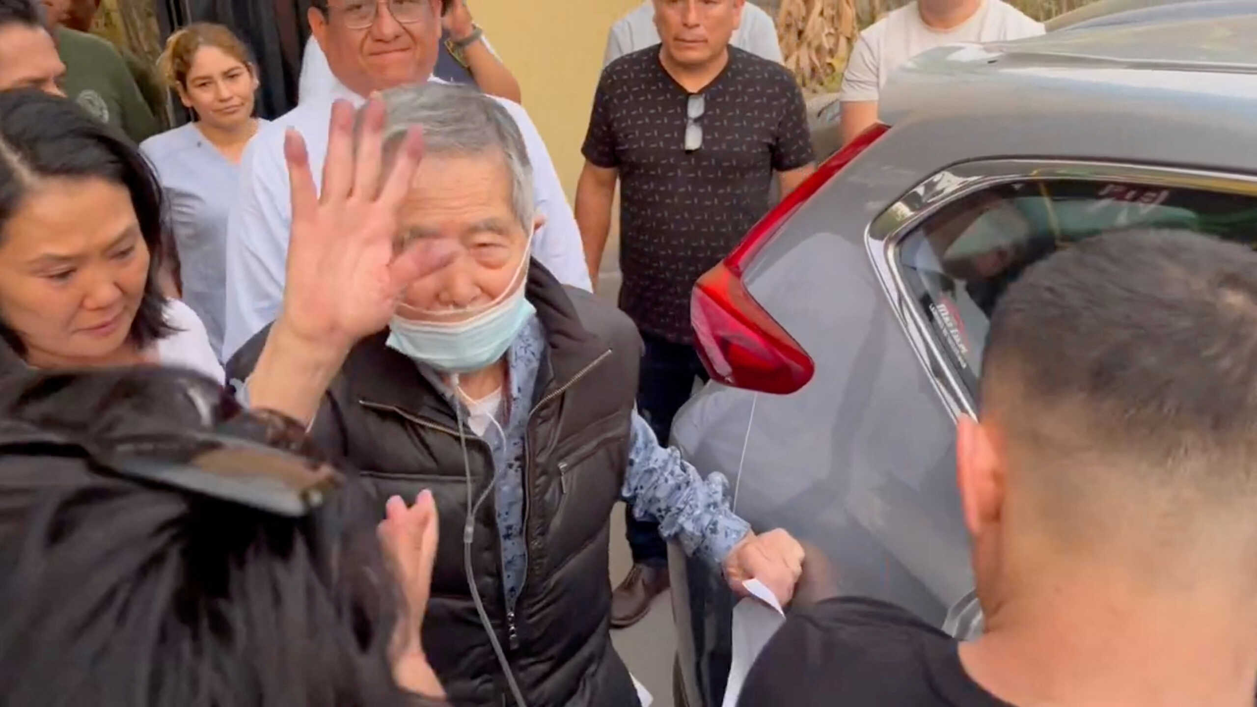 Former Peruvian President Alberto Fujimori waves as he leaves prison after being released following the restoration of a contentious 2017 pardon on humanitarian grounds, on the outskirts of Lima, Peru, December 6, 2023 in this screengrab from social media video.    Courtesy Elio Riera