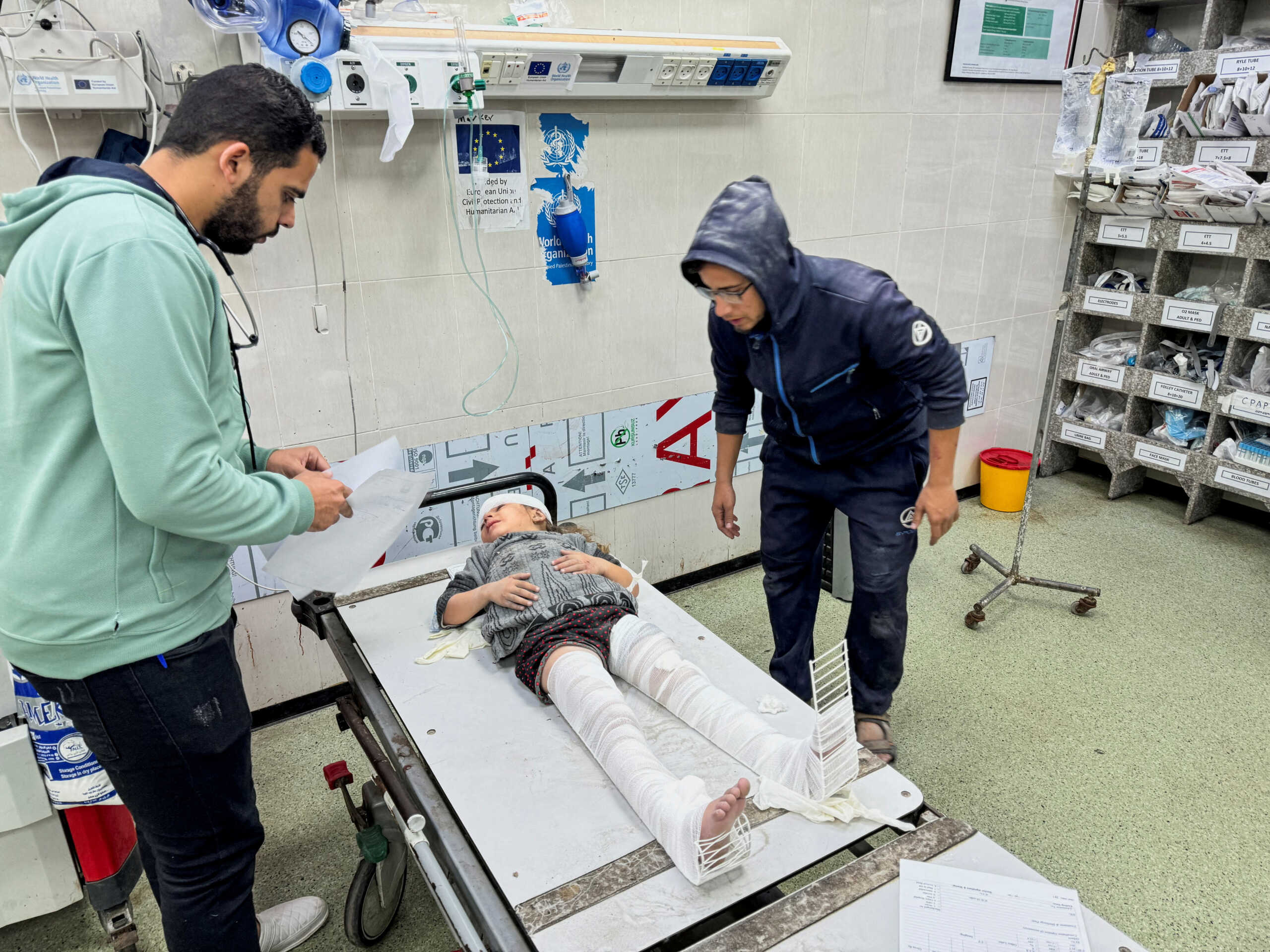 A Palestinian child wounded in an Israeli strike receives treatment at Nasser hospital, amid the ongoing conflict between Israel and Palestinian Islamist group Hamas, in Khan Younis in the southern Gaza Strip, December 20, 2023. REUTERS
