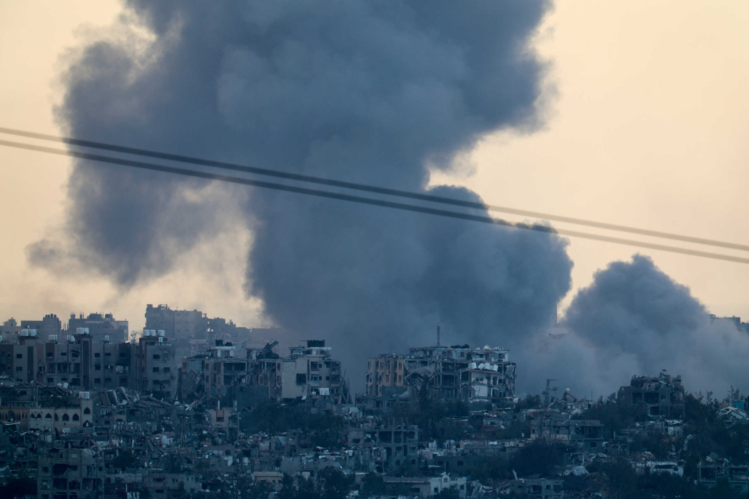 Γάζα: Εντείνονται οι επιθέσεις των Ισραηλινών – Επεκτείνουν προς το κέντρο τις επιχειρήσεις
