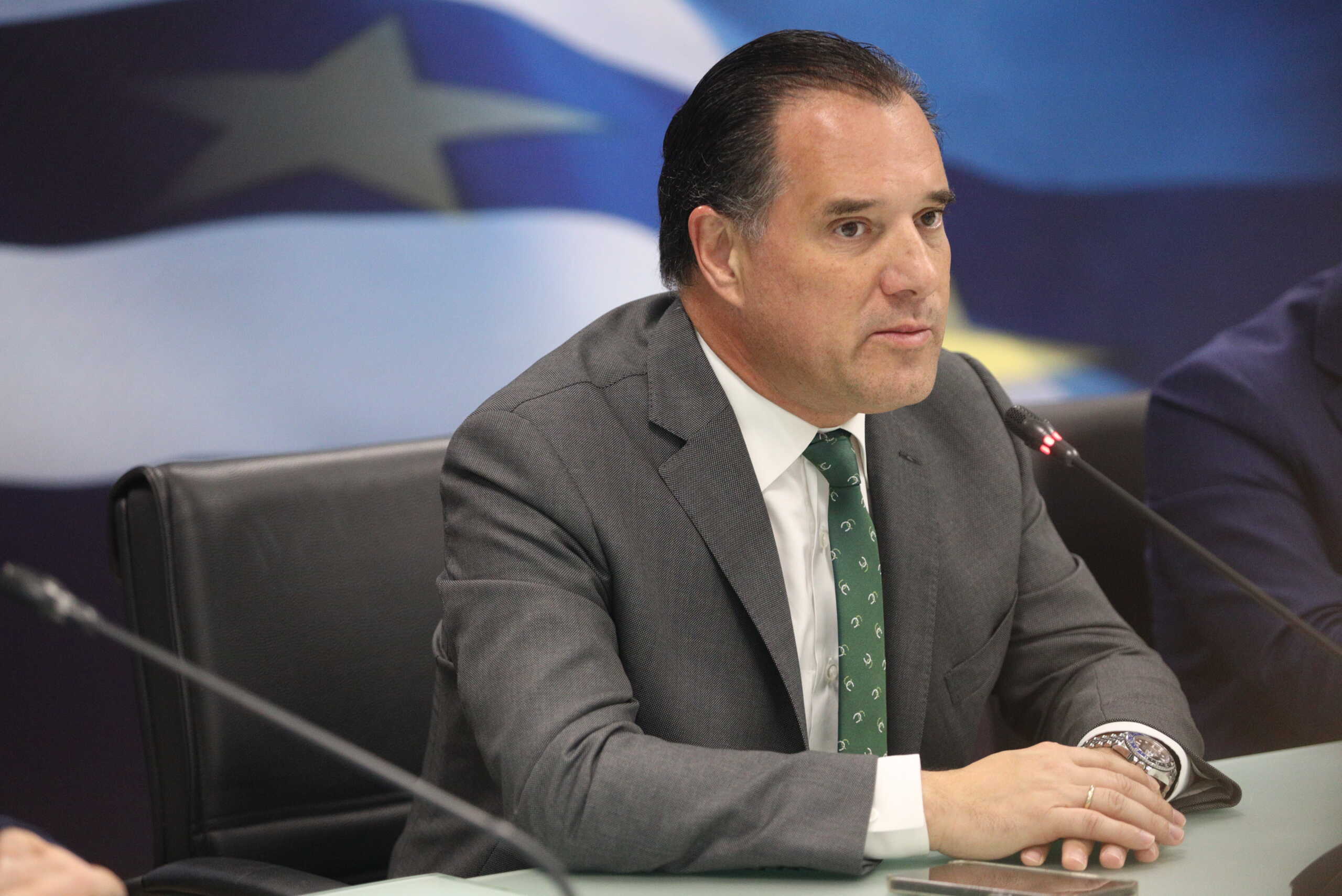 Τελετή υπογραφής Μνημονίου Συνεργασίας μεταξύ Attica Group και του Ομίλου Εταιρειών ONEX, στο υπουργείο Ανάπτυξης Παρασκευή 15 Δεκεμβρίου 2023. Το Μνημόνιο Συνεργασίας συνολικού προϋπολογισμού 1 δισ. ευρώ, αφορά το πλαίσιο συνεργασίας 10 ετών για την εκτέλεση του ναυπηγικού προγράμματος εκσυγχρονισμού του στόλου της Attica Group καθώς και των θυγατρικών της που αναλαμβάνει να φέρει σε πέρας ο Όμιλος ONEX στις εγκαταστάσεις του στα Ναυπηγεία Ελευσίνας και Σύρου.
(ΓΙΑΝΝΗΣ ΠΑΝΑΓΟΠΟΥΛΟΣ
