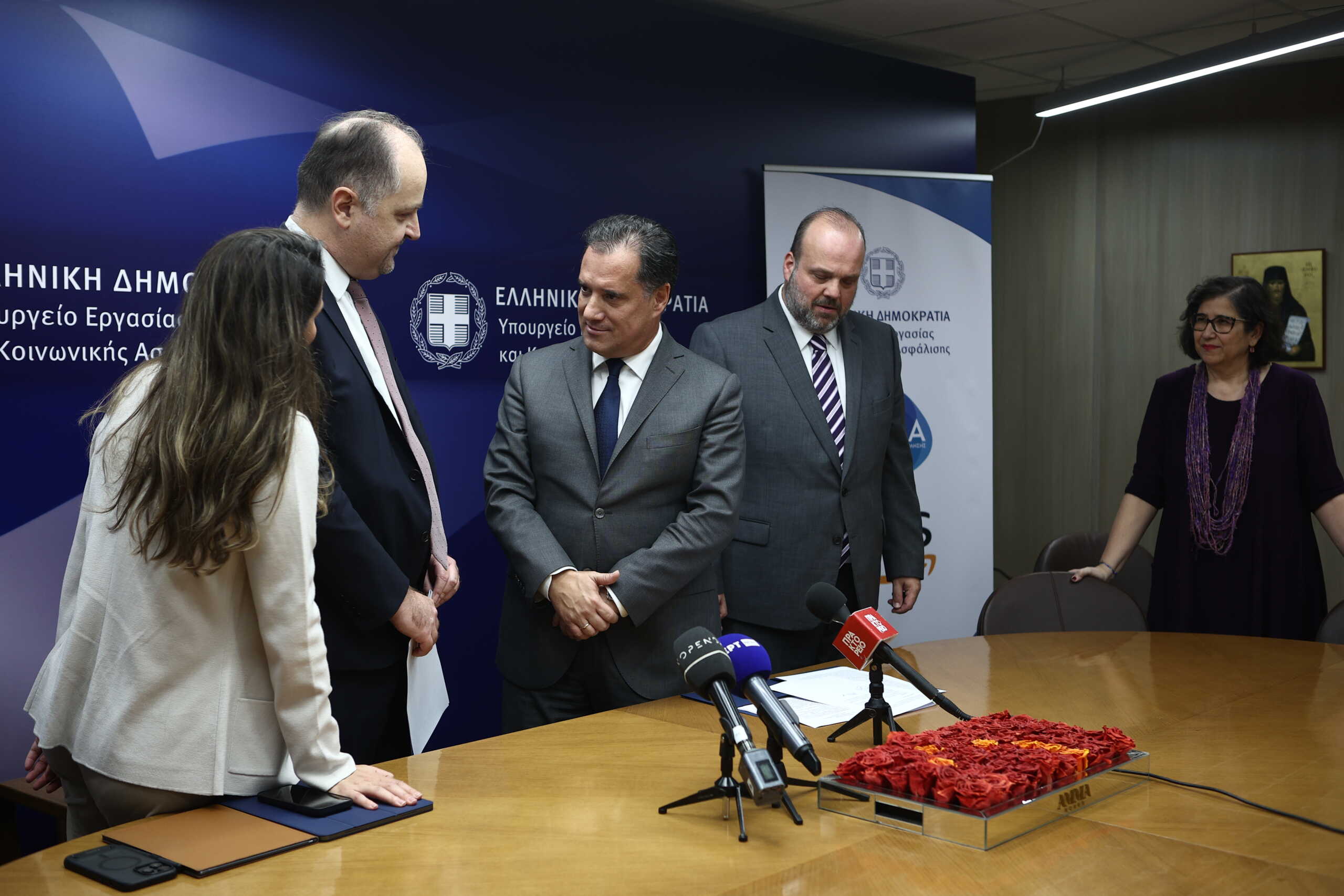 Εκδήλωση του υπουργείου Εργασίας και Κοινωνικής Ασφάλισης με θέμα τις Συνεργασίες της ΔΥΠΑ  με την Amazon Web Services (AWS), Δευτέρα 4 Δεκεμβρίου 2023. Στην εκδήλωση παρέστησαν ο Υπουργός Εργασίας και Κοινωνικής Ασφάλισης Άδωνις Γεωργιάδης, ο Διοικητής της ΔΥΠΑ Σπύρος Πρωτοψάλτης και εκπρόσωποι της Amazon Web Services (AWS). 
(ΒΑΣΙΛΗΣ ΡΕΜΠΑΠΗΣ